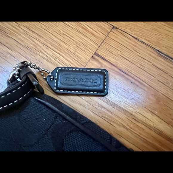 COACH Vintage small black purse - versatile (strap for shoulder or crossbody) - Picture 8 of 8